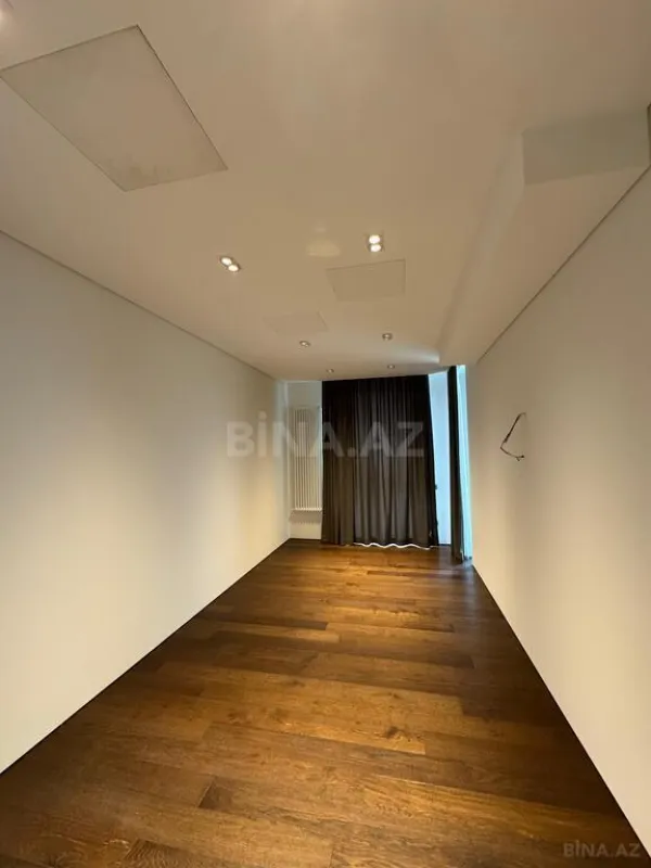 Satılır 4 otaqlı mənzil 303 m²