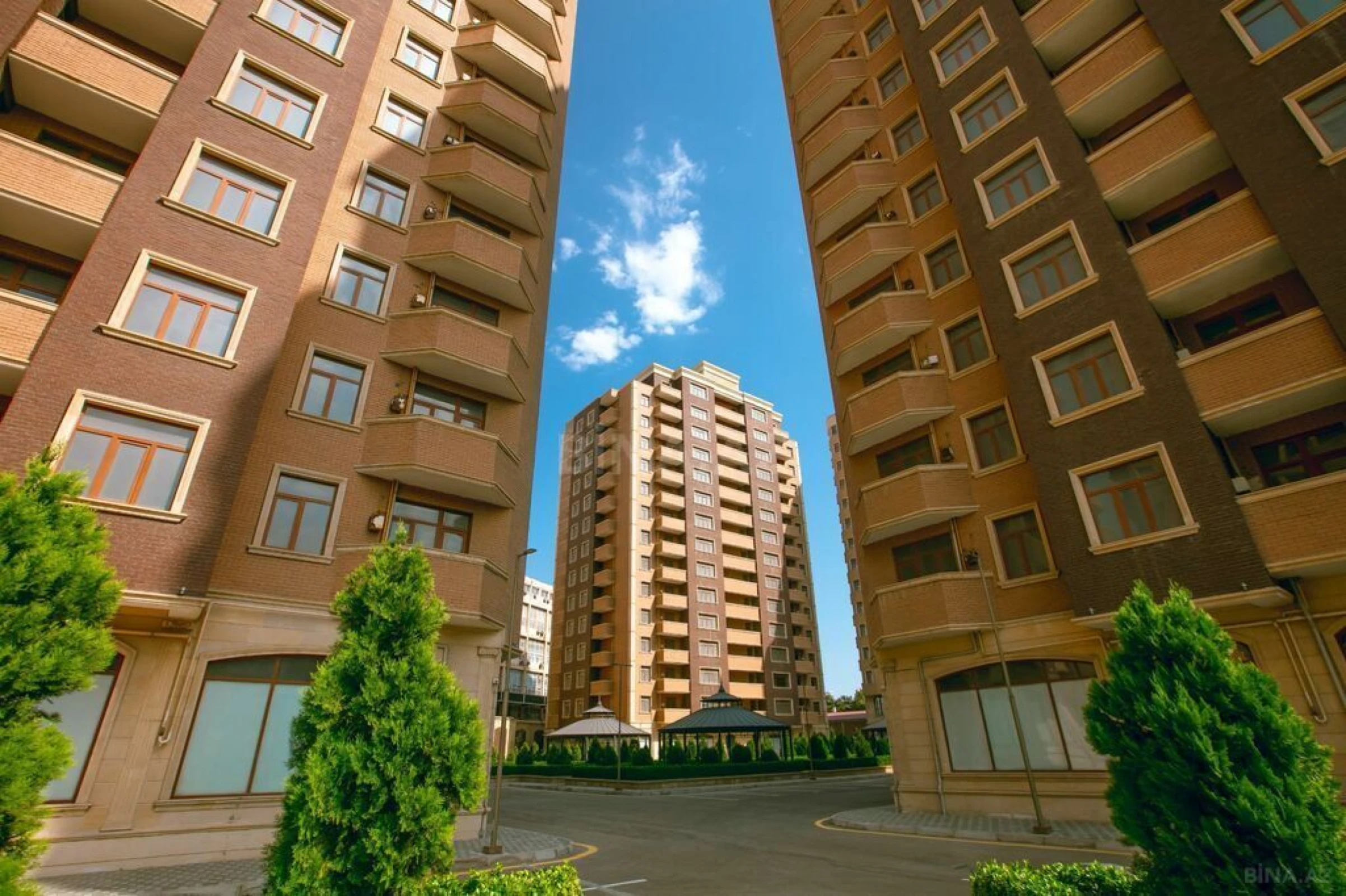 Satılır 2 otaqlı mənzil 114 m²