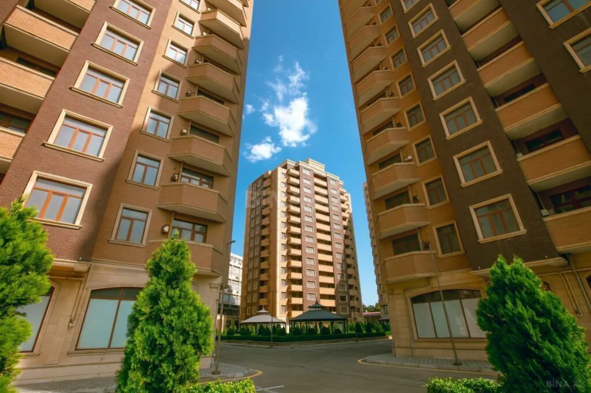 Satılır 2 otaqlı mənzil 114 m²