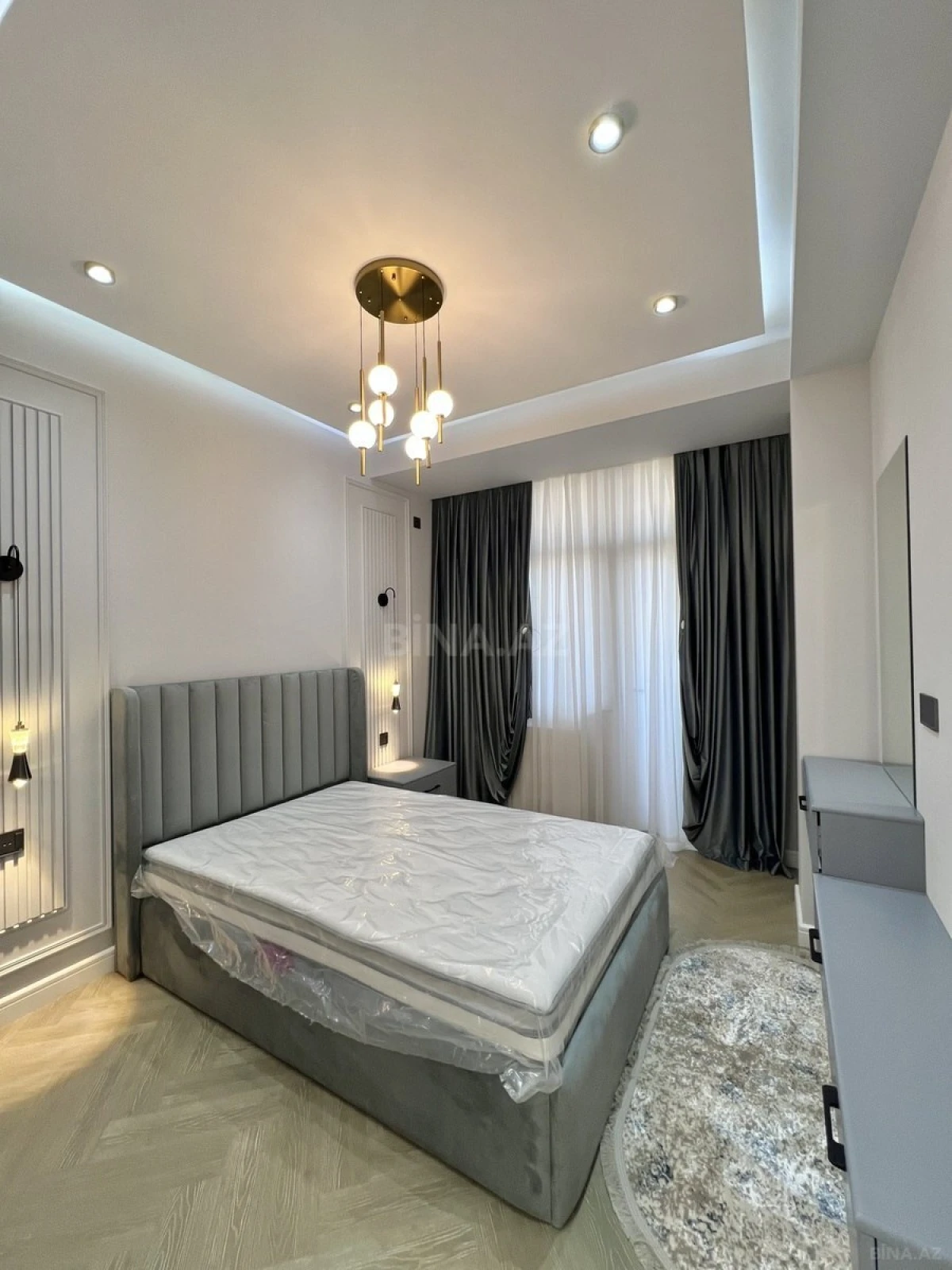Satılır 3 otaqlı mənzil 131 m²