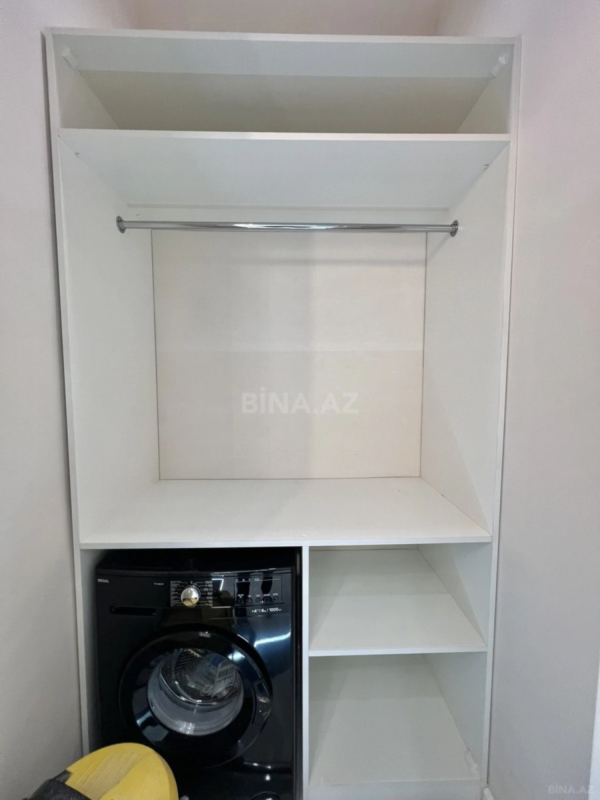 Satılır 3 otaqlı mənzil 131 m²