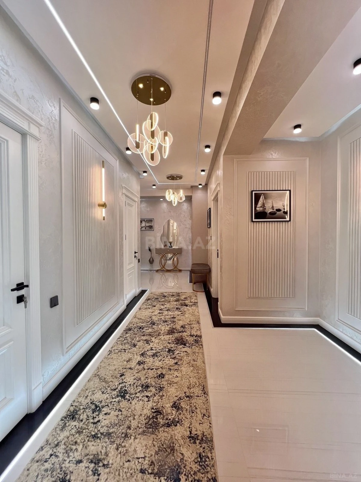 Satılır 3 otaqlı mənzil 131 m²