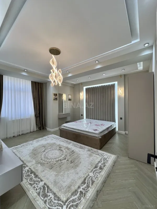 Satılır 3 otaqlı mənzil 131 m²