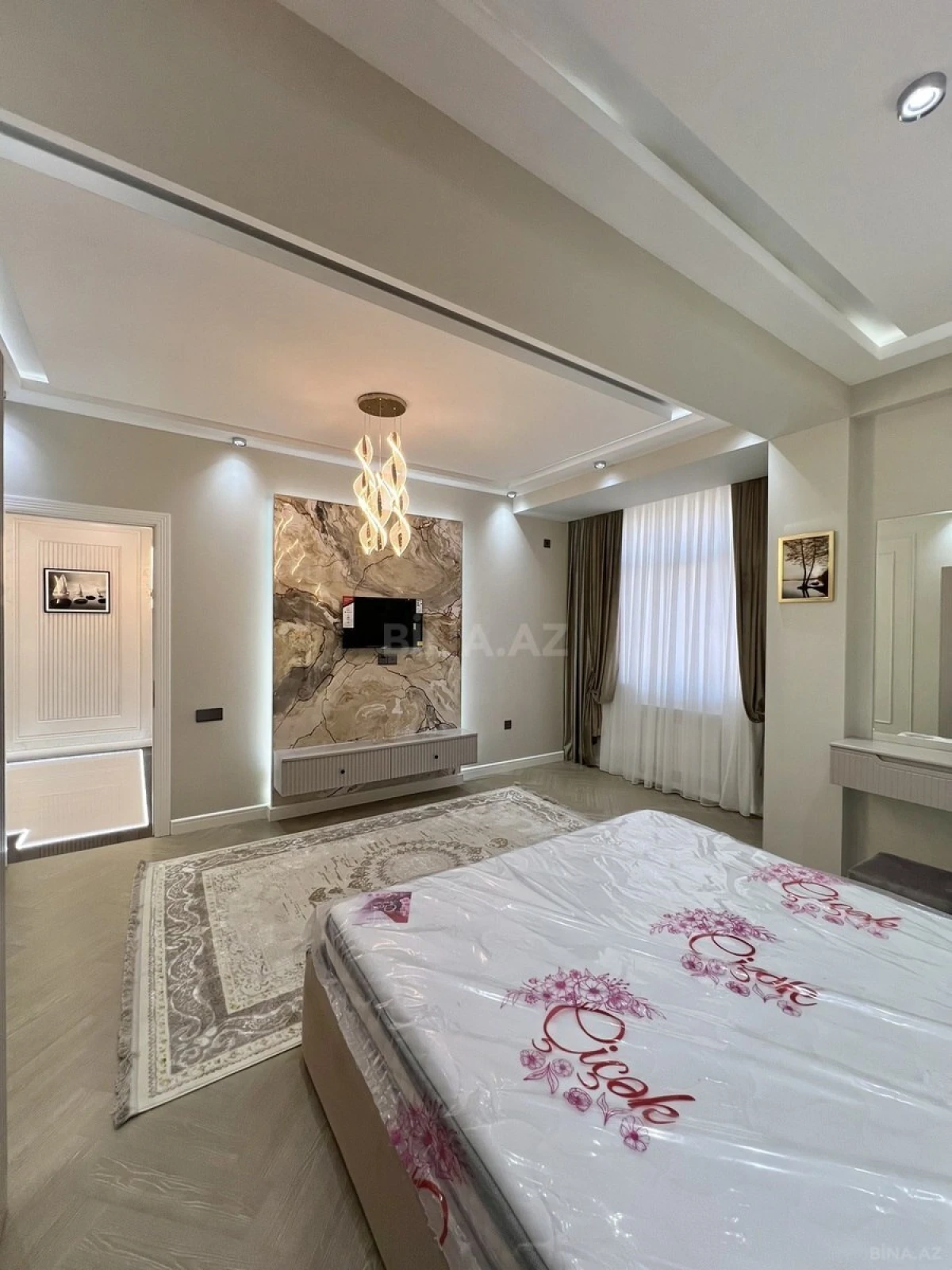 Satılır 3 otaqlı mənzil 131 m²