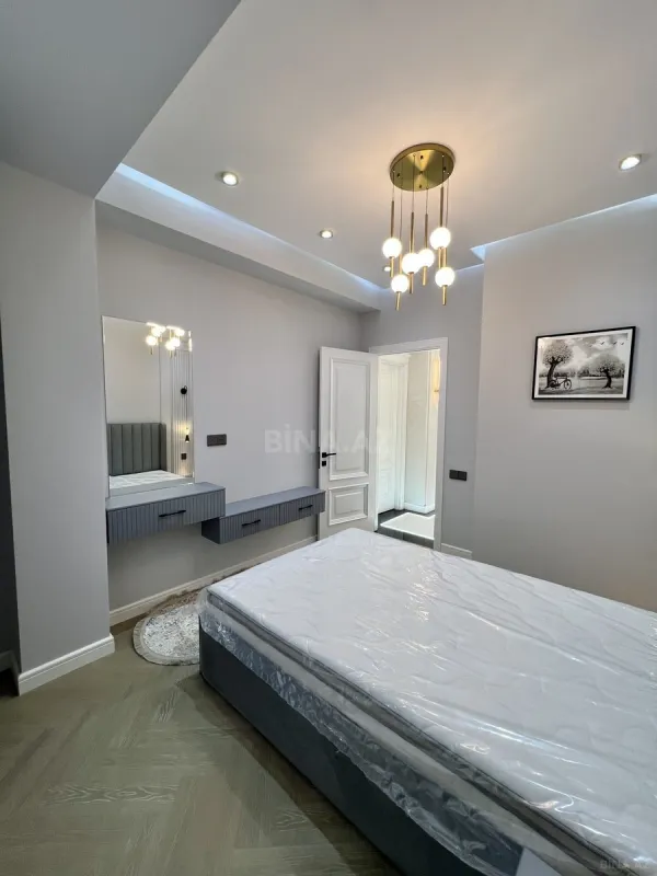 Satılır 3 otaqlı mənzil 131 m²