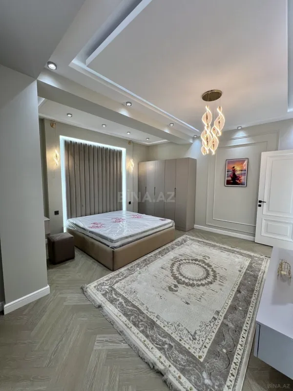 Satılır 3 otaqlı mənzil 131 m²