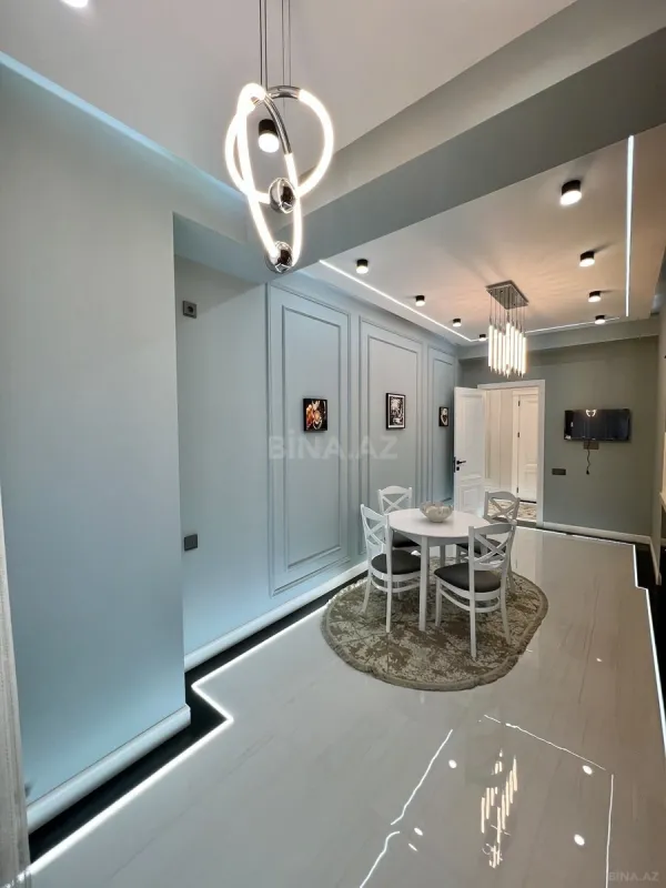 Satılır 3 otaqlı mənzil 131 m²