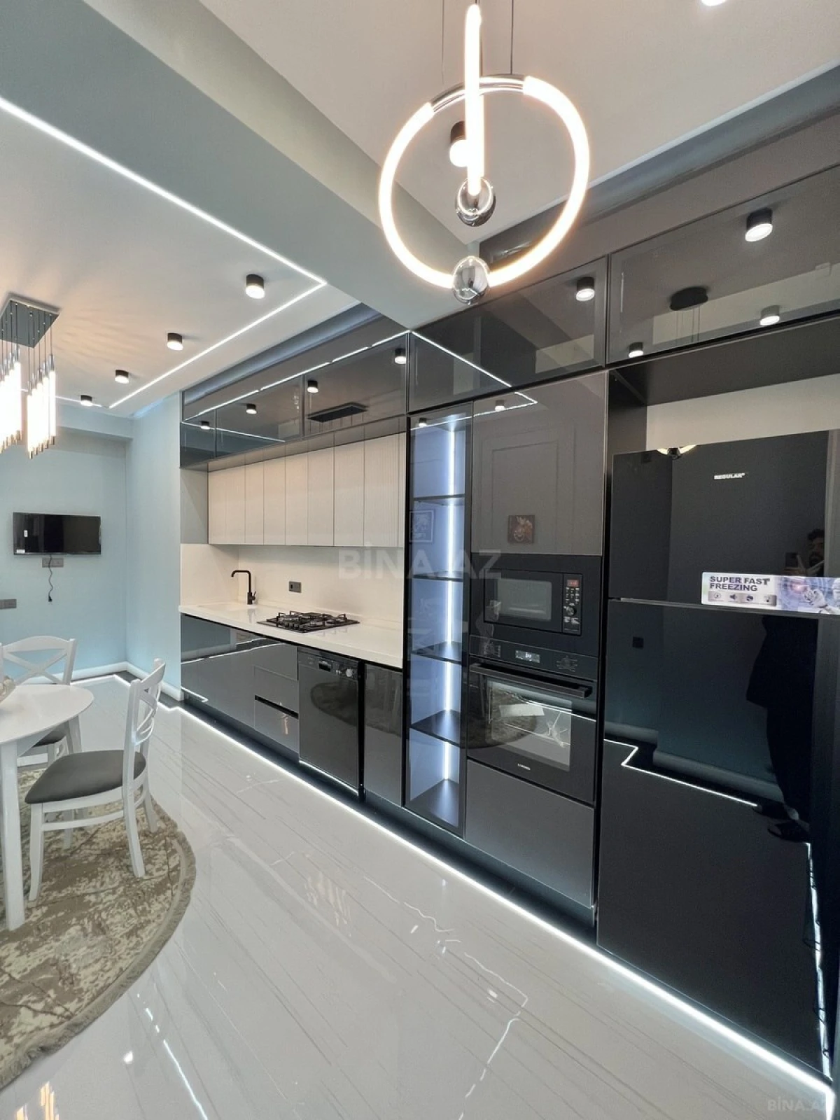Satılır 3 otaqlı mənzil 131 m²