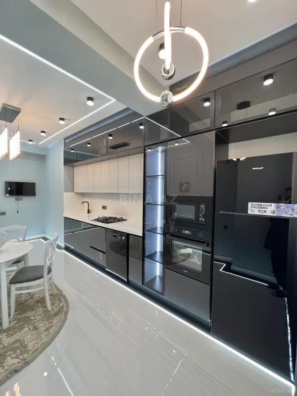 Satılır 3 otaqlı mənzil 131 m²