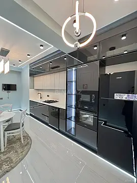 Satılır 3 otaqlı mənzil 131 m²