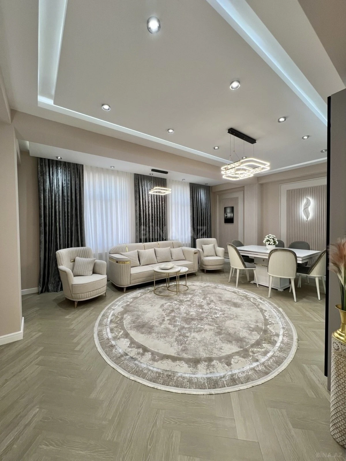Satılır 3 otaqlı mənzil 131 m²