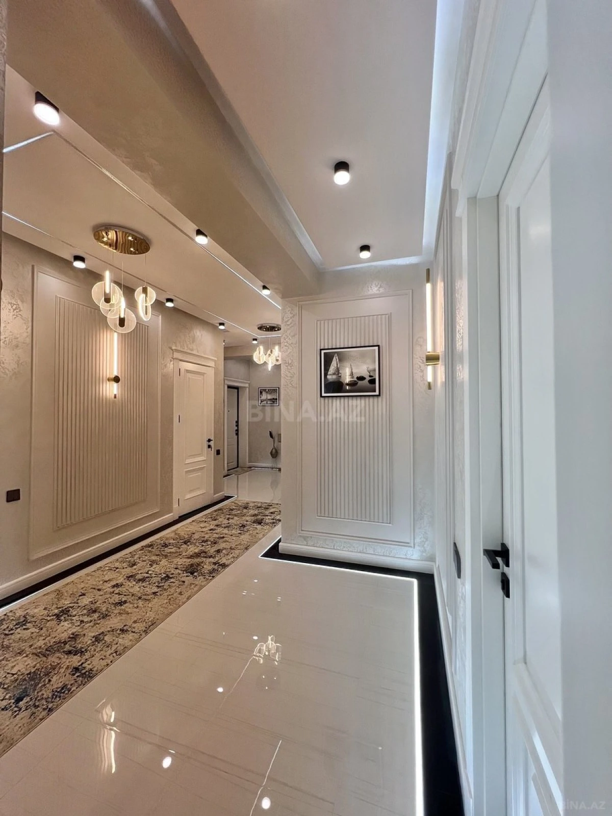 Satılır 3 otaqlı mənzil 131 m²