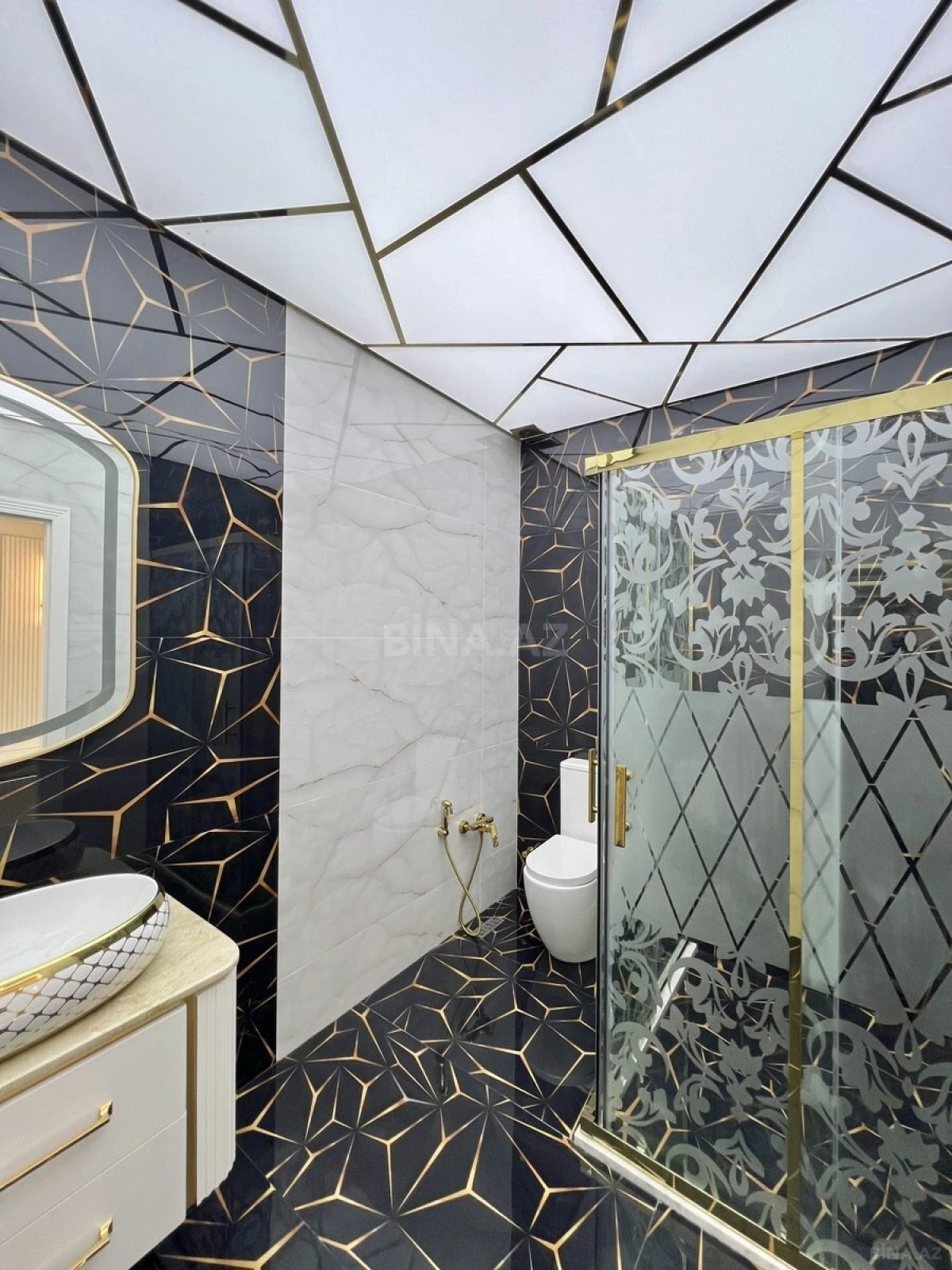 Satılır 3 otaqlı mənzil 131 m²