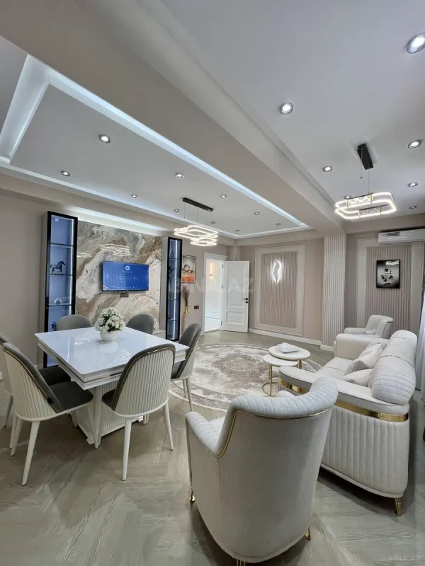 Satılır 3 otaqlı mənzil 131 m²