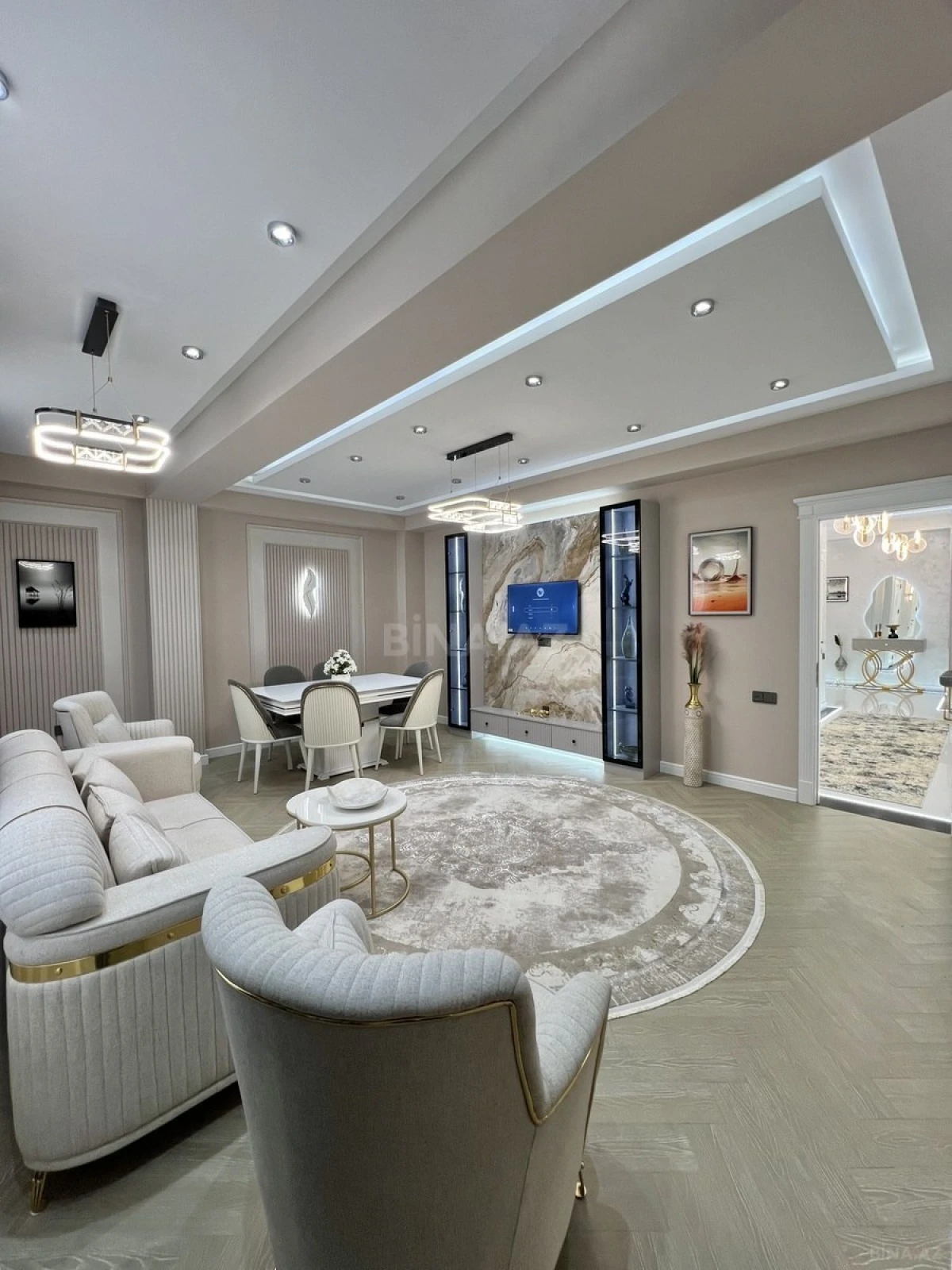 Satılır 3 otaqlı mənzil 131 m²