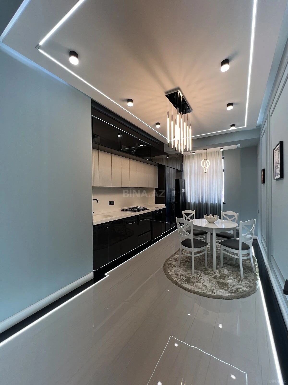 Satılır 3 otaqlı mənzil 131 m²