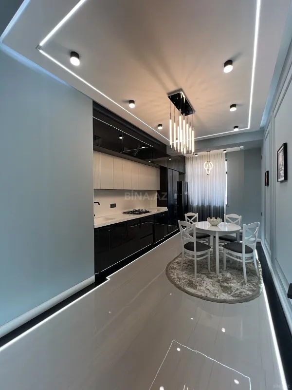 Satılır 3 otaqlı mənzil 131 m²