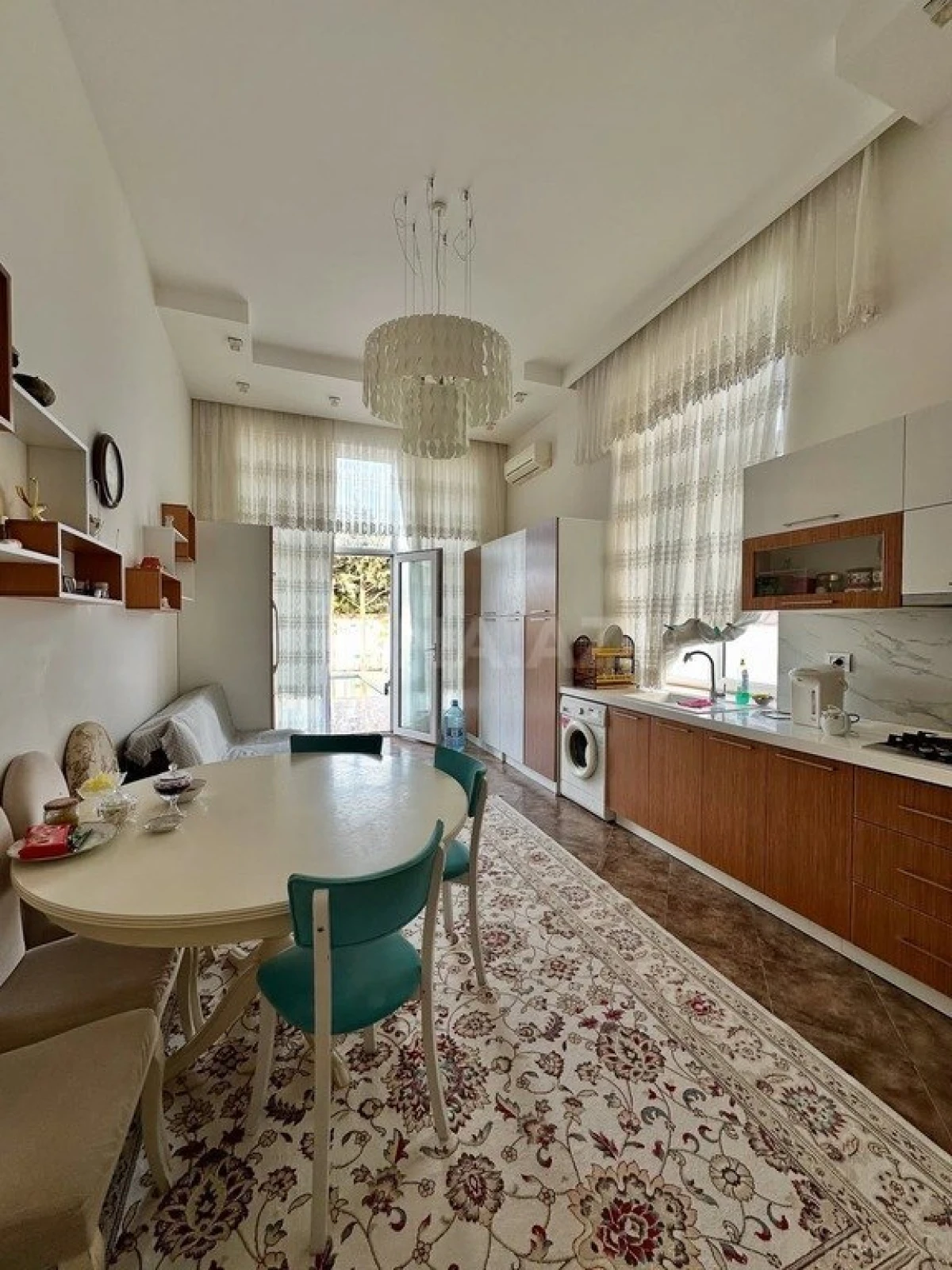 Kirayə verilir 6 otaqlı həyət evi 400 m²