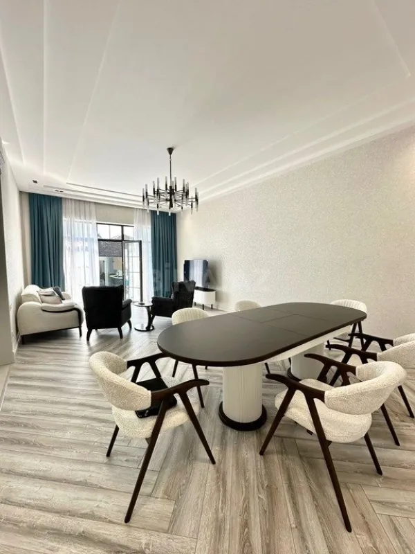 Kirayə verilir 5 otaqlı həyət evi 400 m²