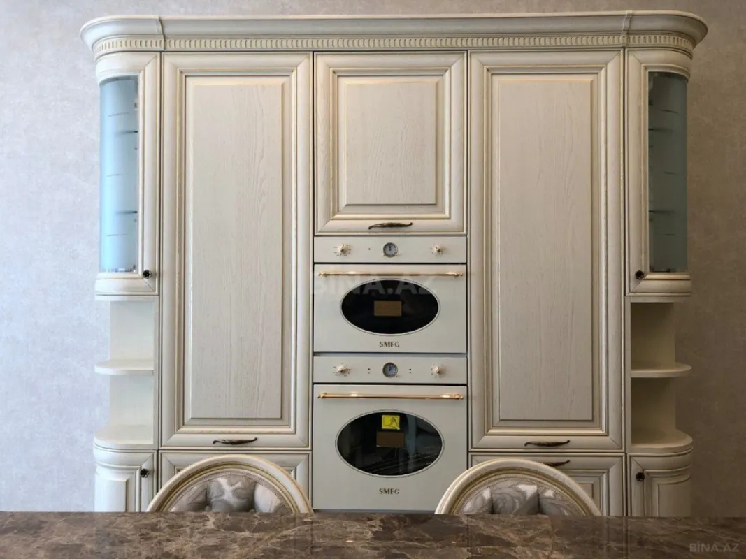 Satılır 5 otaqlı mənzil 285 m²