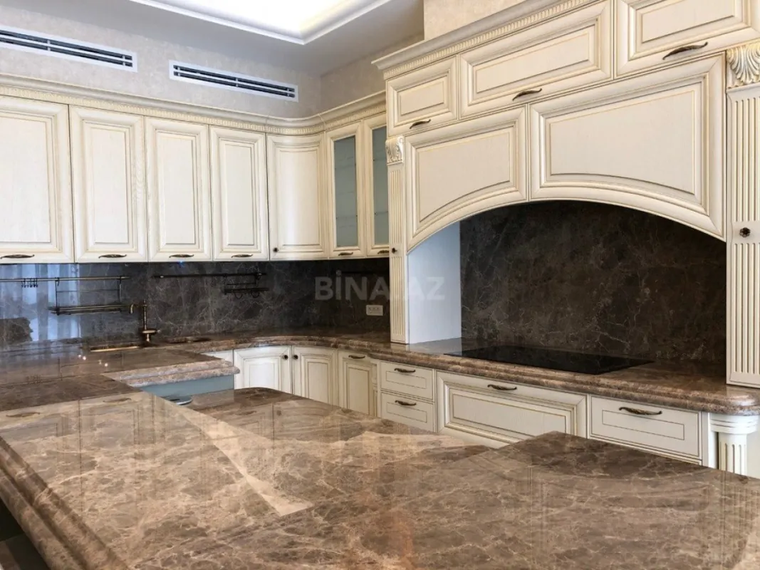 Satılır 5 otaqlı mənzil 285 m²