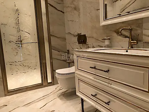 Satılır 5 otaqlı mənzil 285 m²