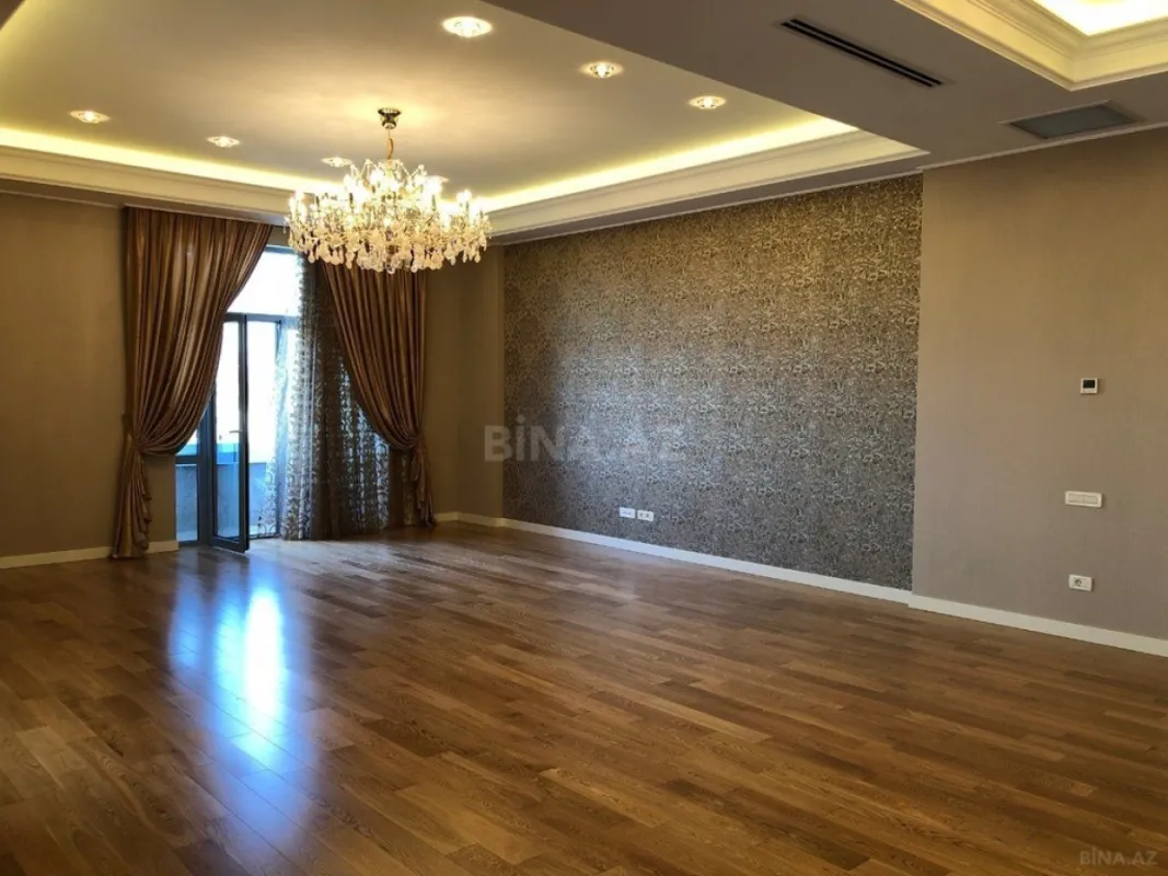 Satılır 5 otaqlı mənzil 285 m²