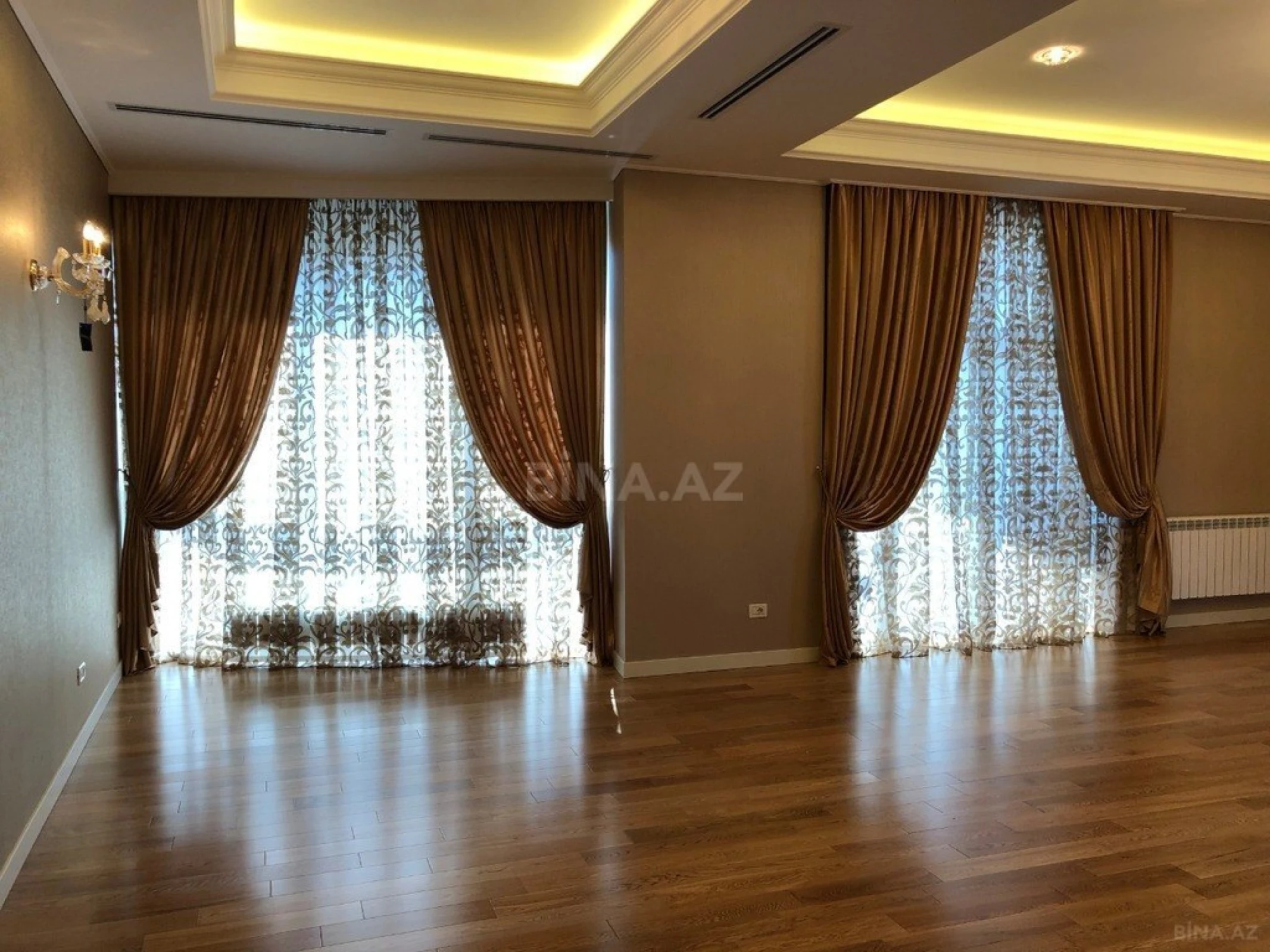 Satılır 5 otaqlı mənzil 285 m²