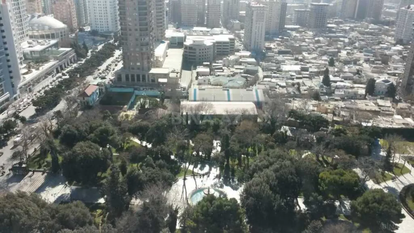 Satılır 5 otaqlı mənzil 285 m²