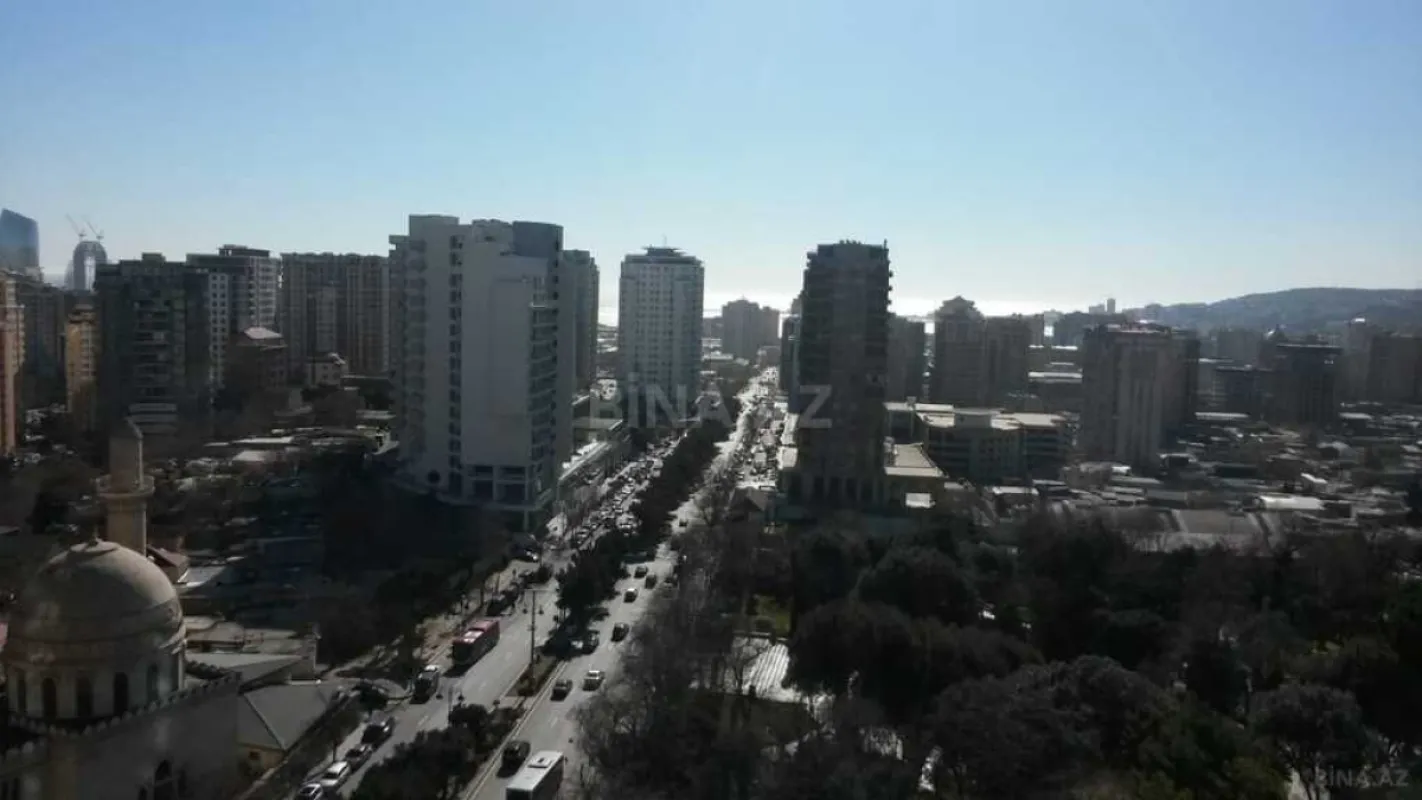 Satılır 5 otaqlı mənzil 285 m²