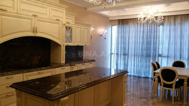 Satılır 5 otaqlı mənzil 285 m²