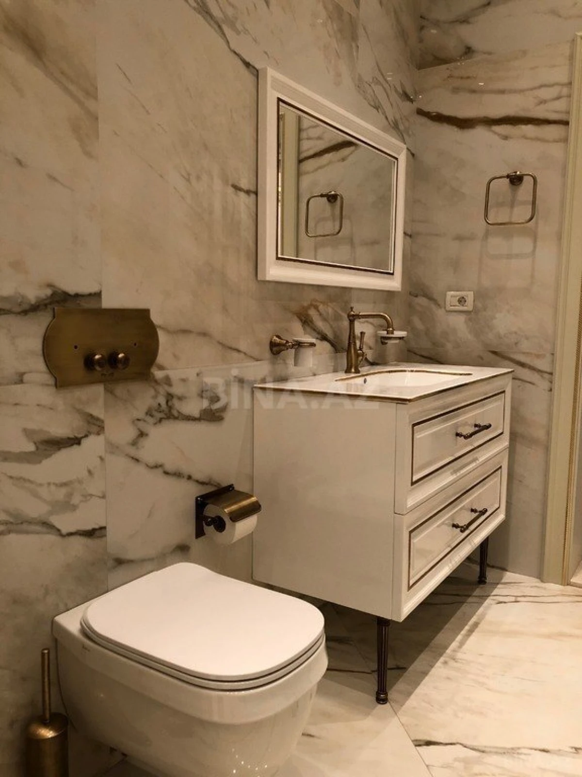 Satılır 5 otaqlı mənzil 285 m²