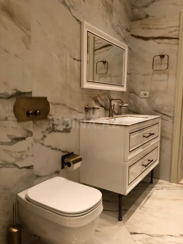 Satılır 5 otaqlı mənzil 285 m²