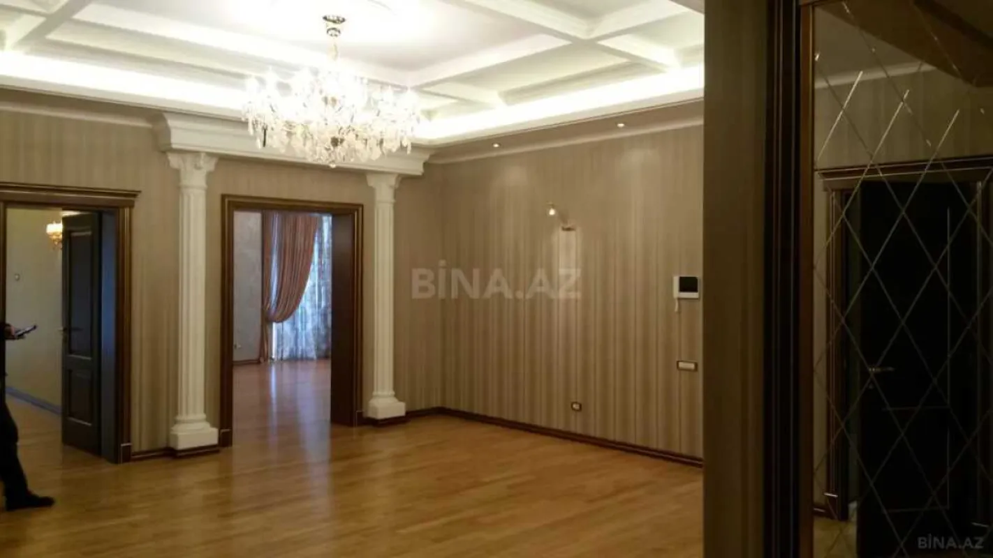 Satılır 5 otaqlı mənzil 285 m²