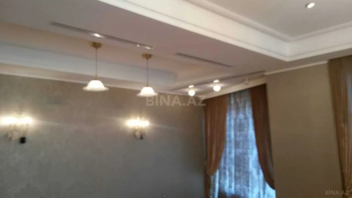 Satılır 5 otaqlı mənzil 285 m²