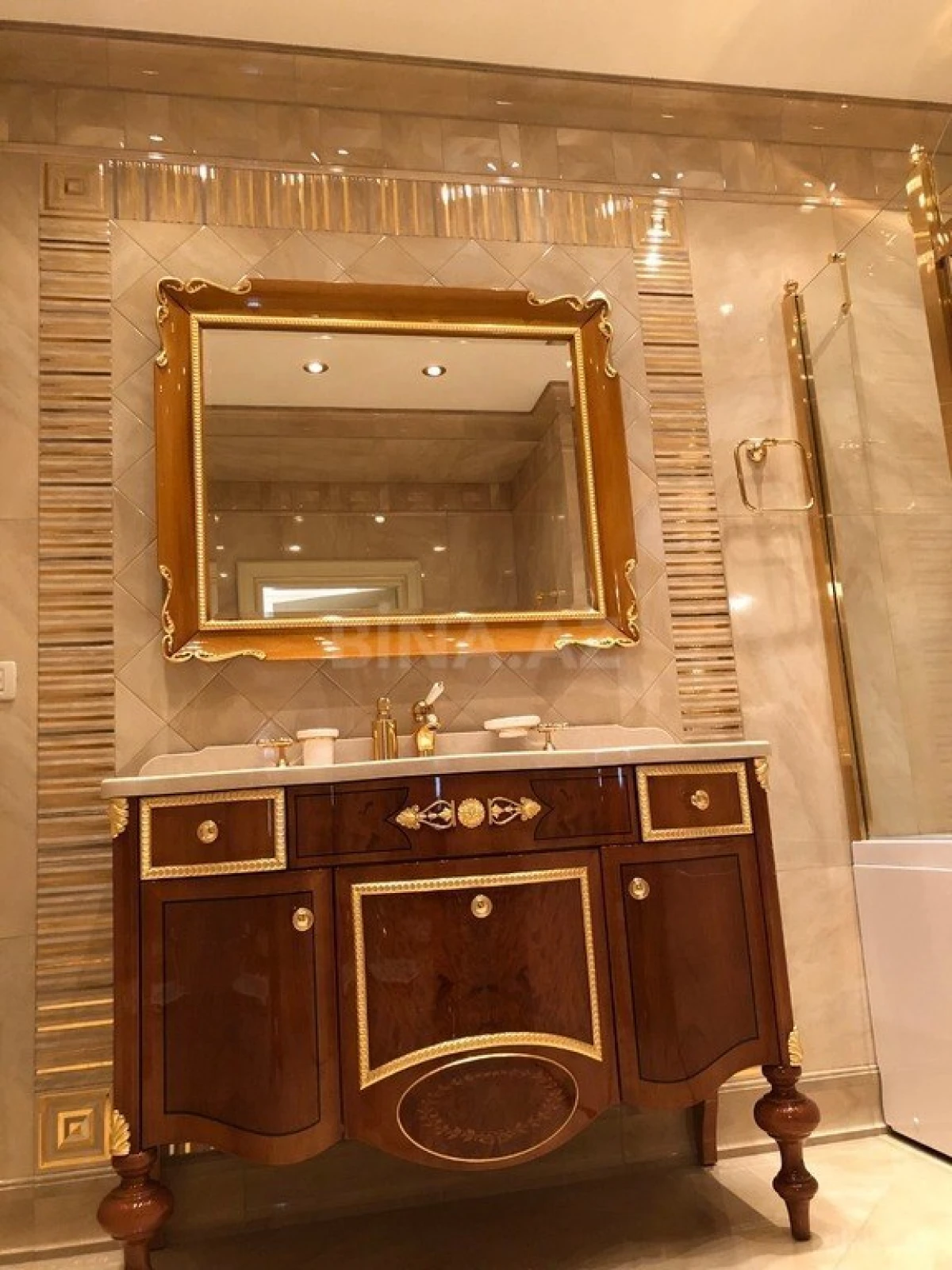 Satılır 5 otaqlı mənzil 285 m²