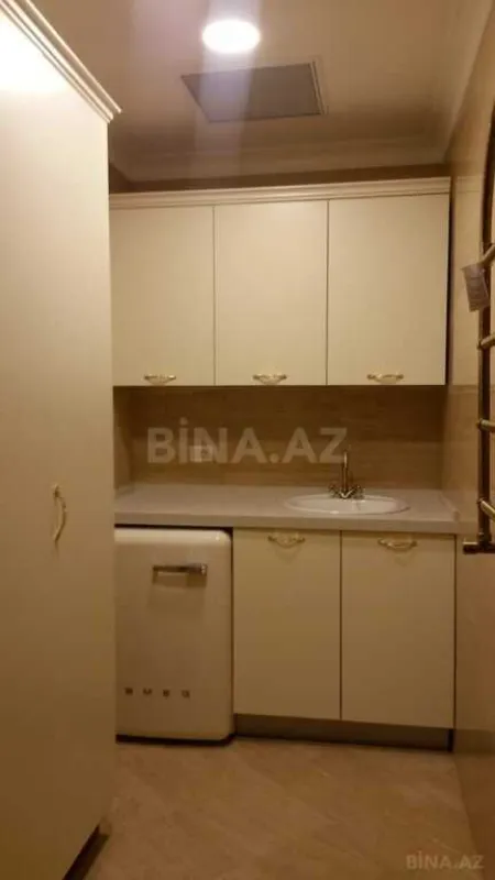 Satılır 5 otaqlı mənzil 285 m²