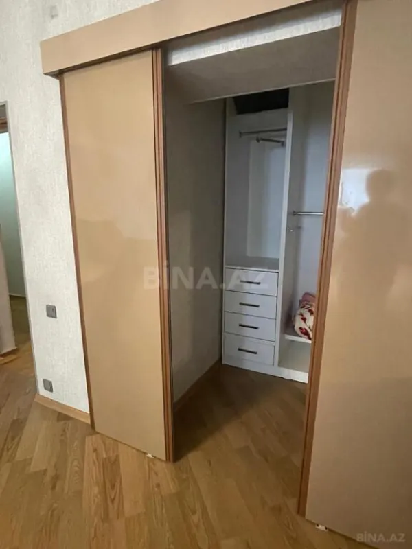 Satılır 5 otaqlı mənzil 155 m²