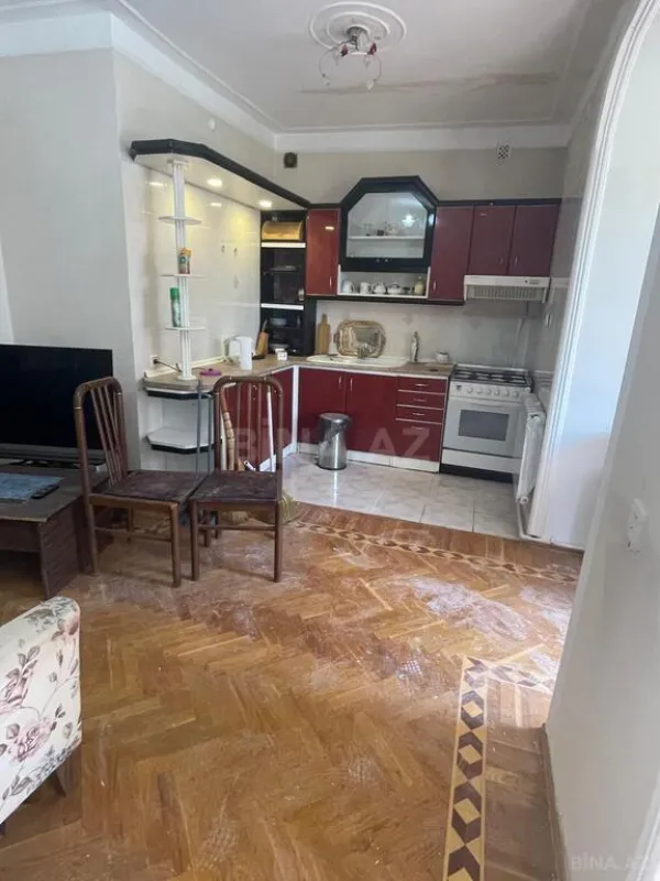 Satılır 5 otaqlı mənzil 155 m²