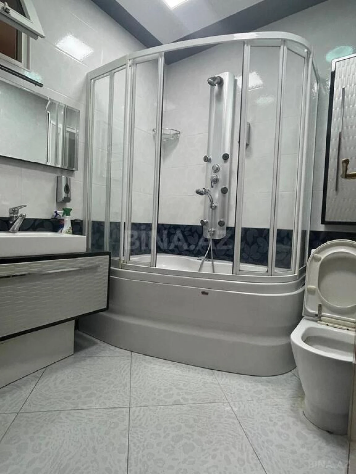 Satılır 5 otaqlı mənzil 155 m²