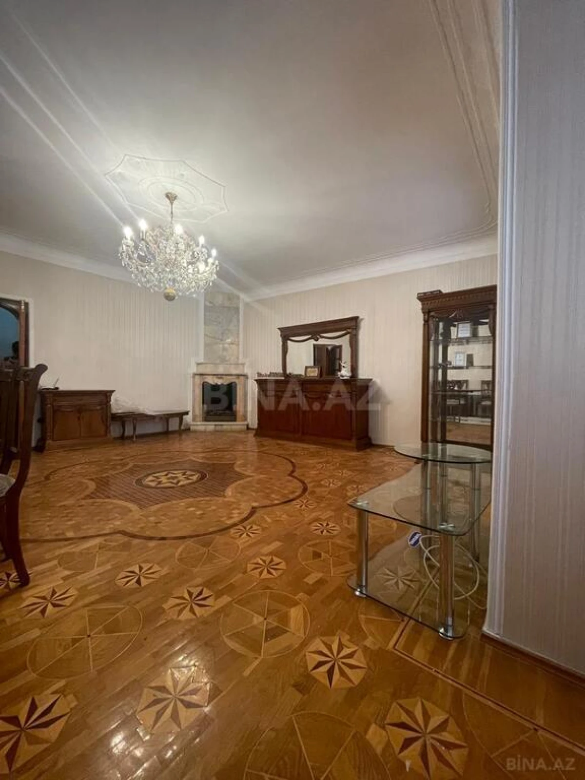 Satılır 5 otaqlı mənzil 155 m²