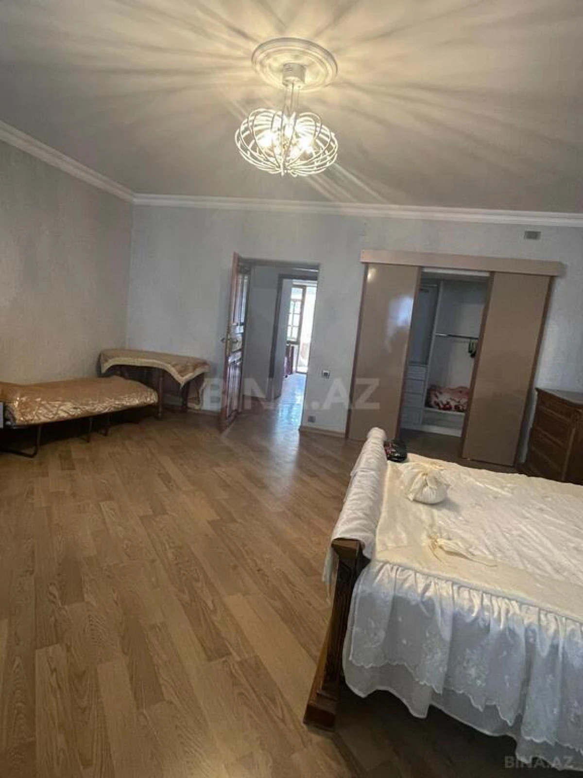 Satılır 5 otaqlı mənzil 155 m²