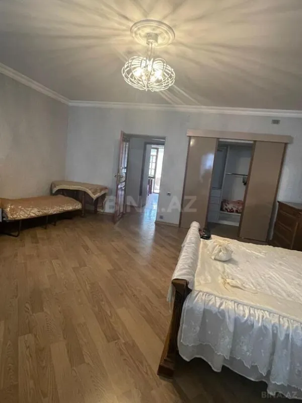 Satılır 5 otaqlı mənzil 155 m²