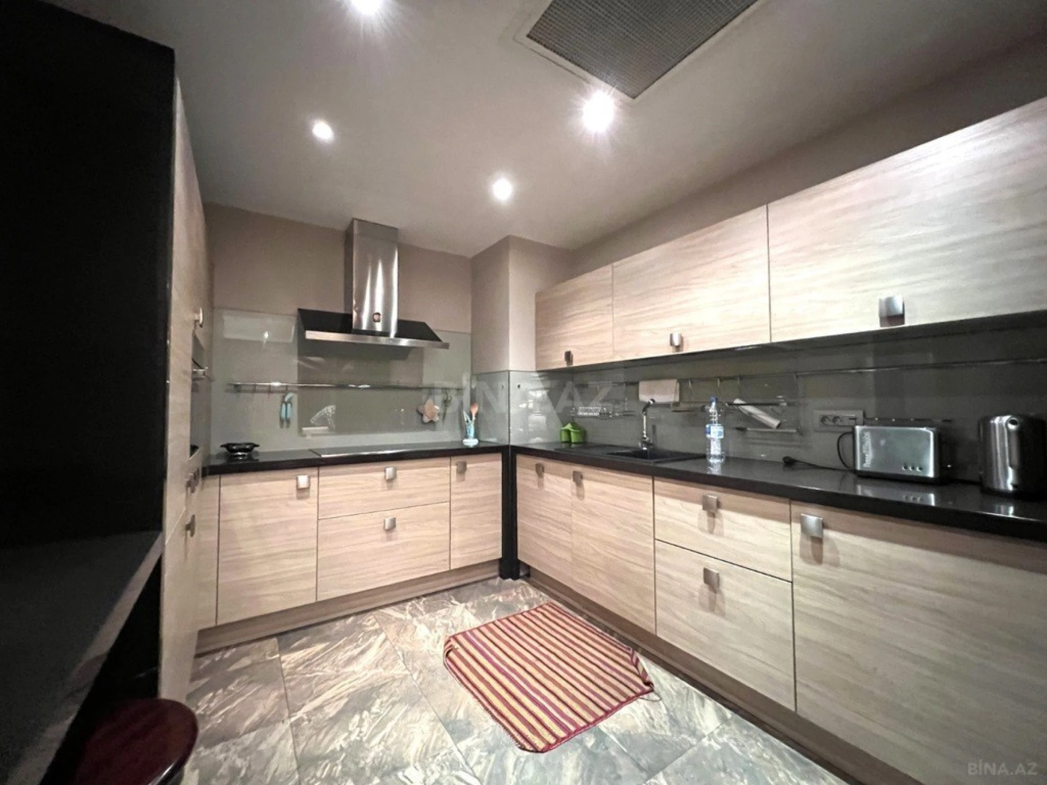 Kirayə verilir 3 otaqlı mənzil 130 m²