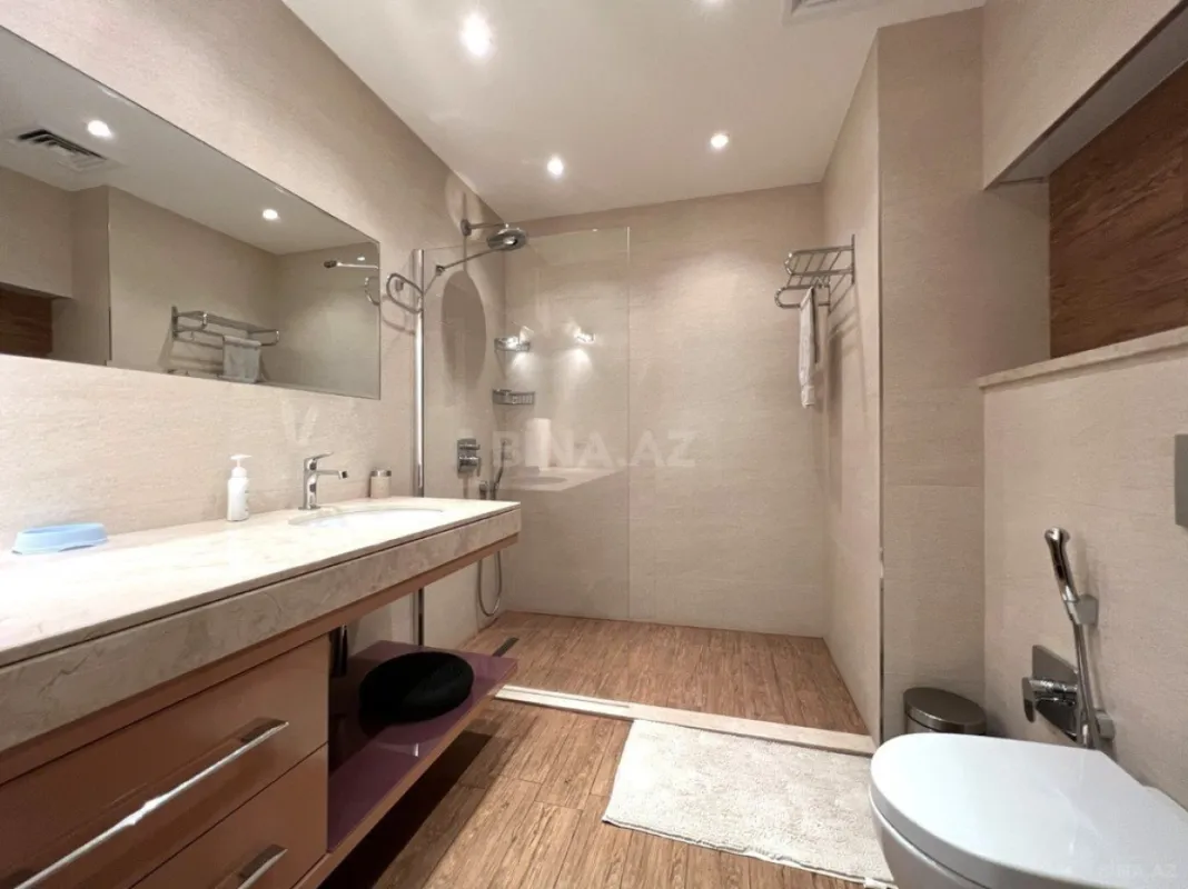 Kirayə verilir 3 otaqlı mənzil 130 m²