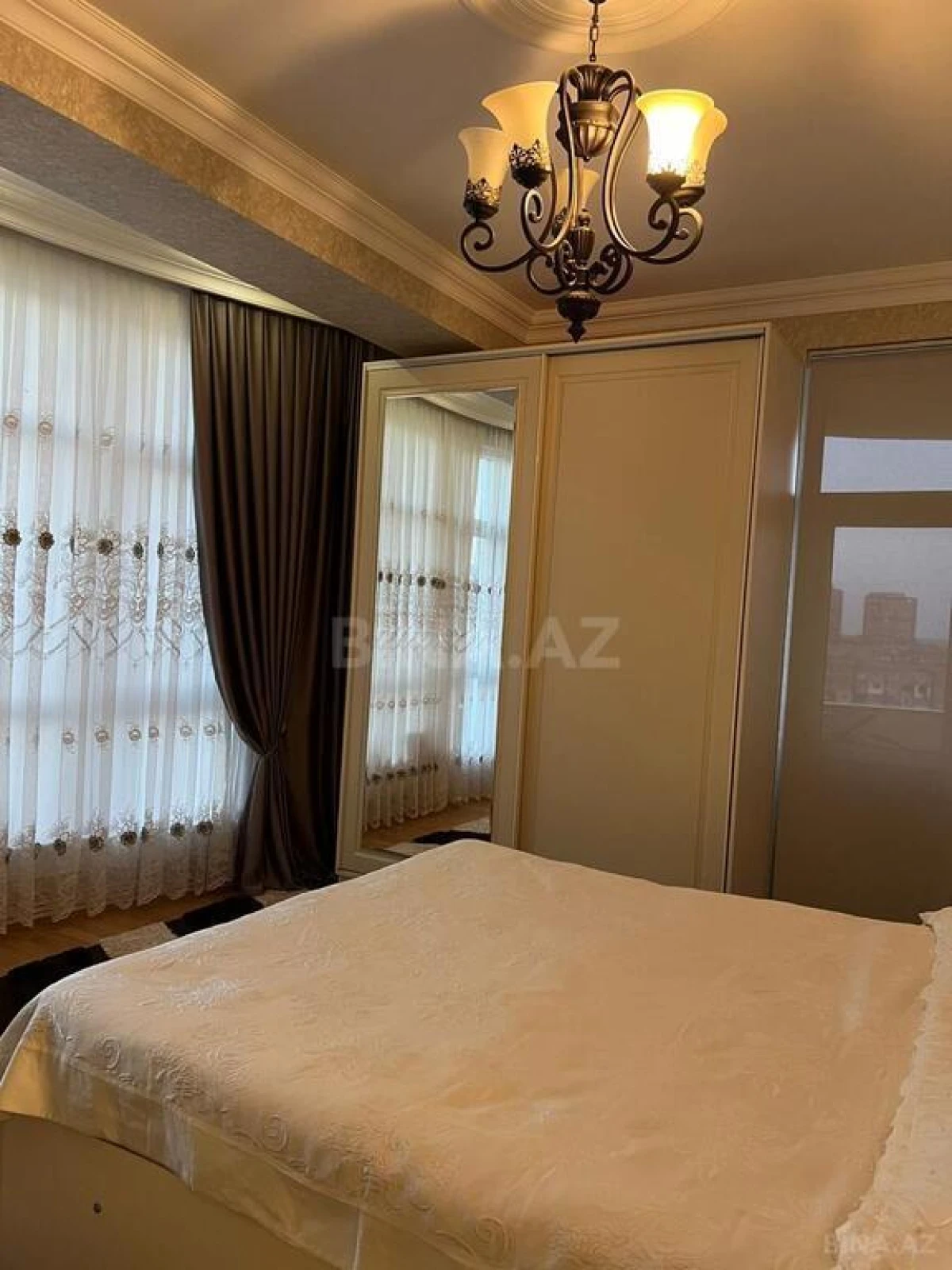 Satılır 3 otaqlı mənzil 122 m²