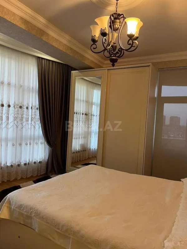 Satılır 3 otaqlı mənzil 122 m²