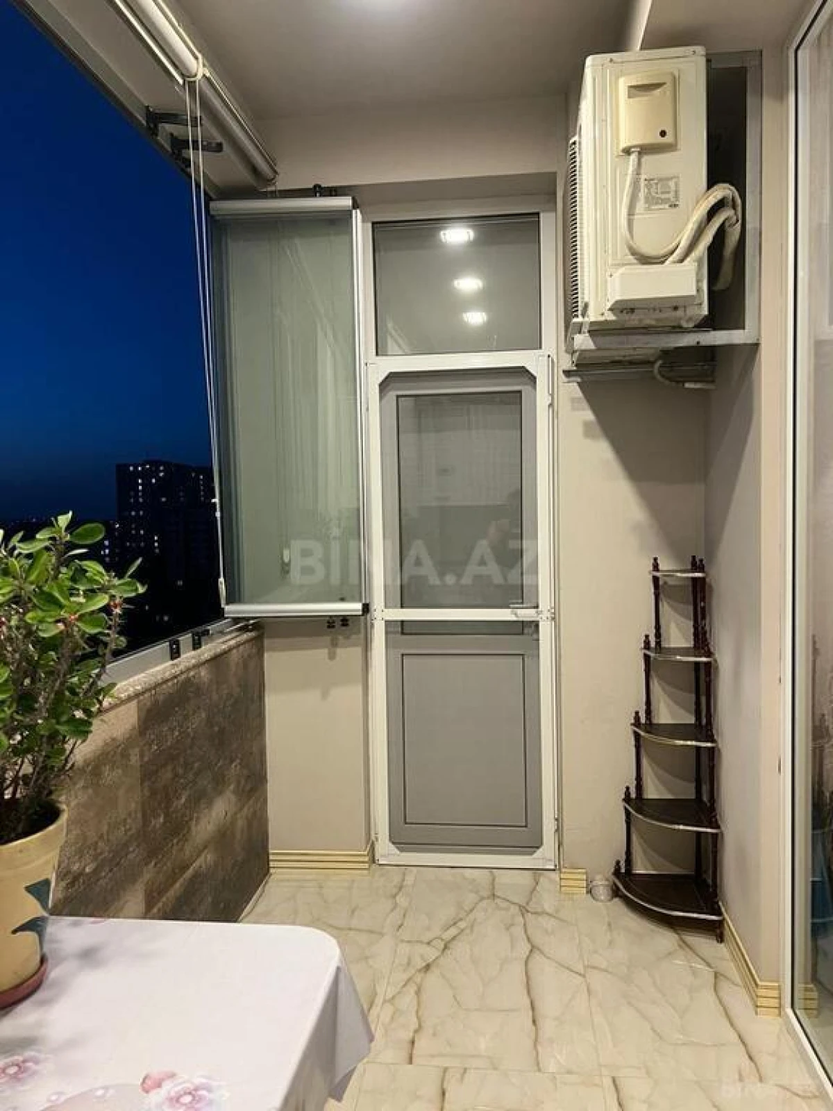 Satılır 3 otaqlı mənzil 122 m²