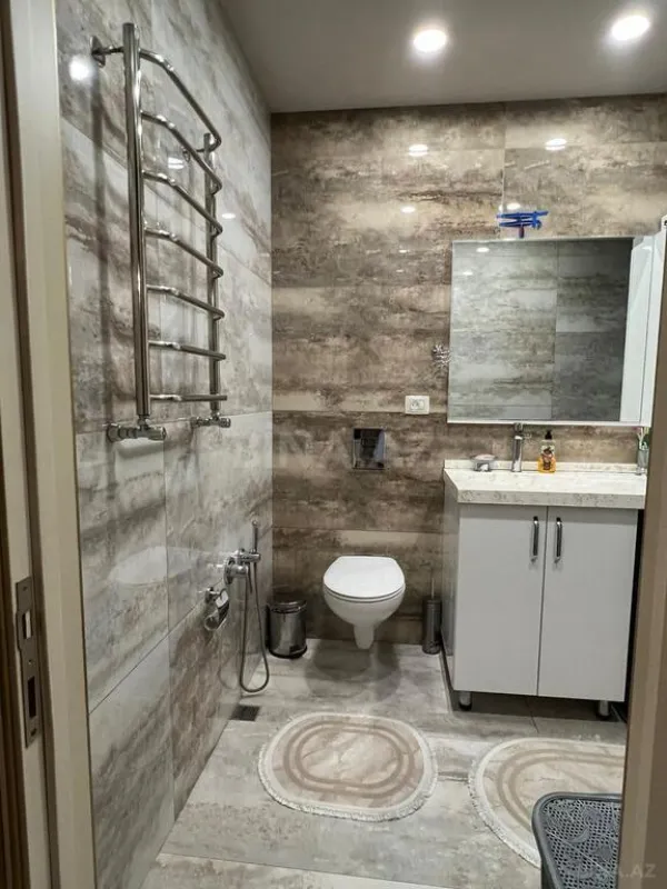 Satılır 3 otaqlı mənzil 122 m²