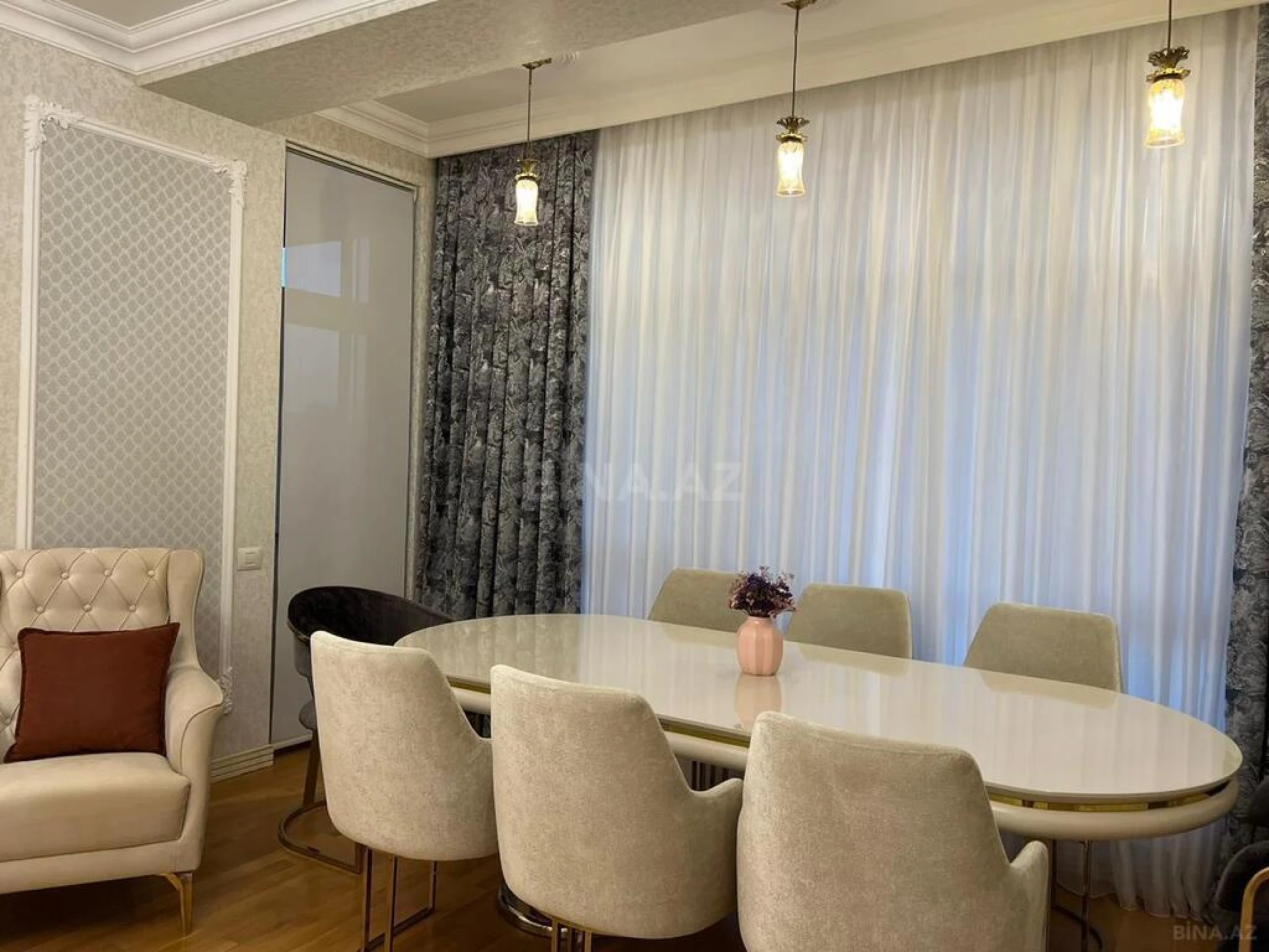 Satılır 3 otaqlı mənzil 122 m²